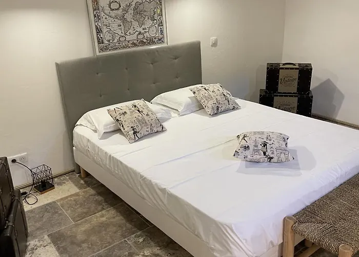 The Charming House By 1722 *